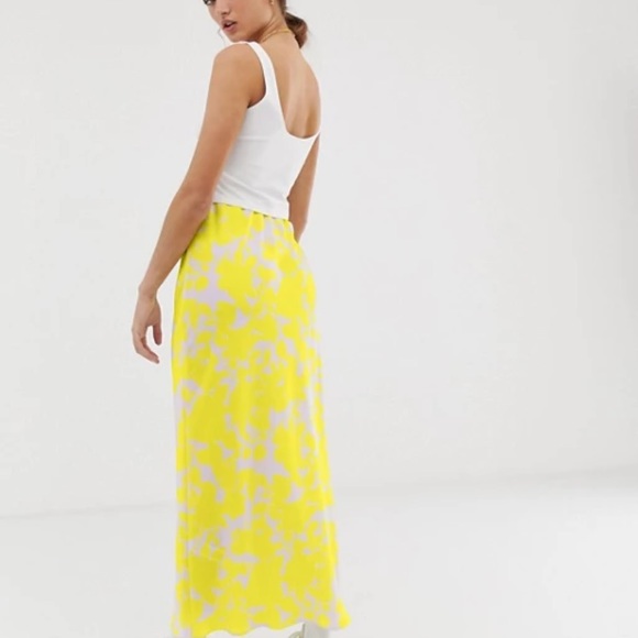ASOS bias satin slip midi skirt in bright floral - Picture 2 of 9
